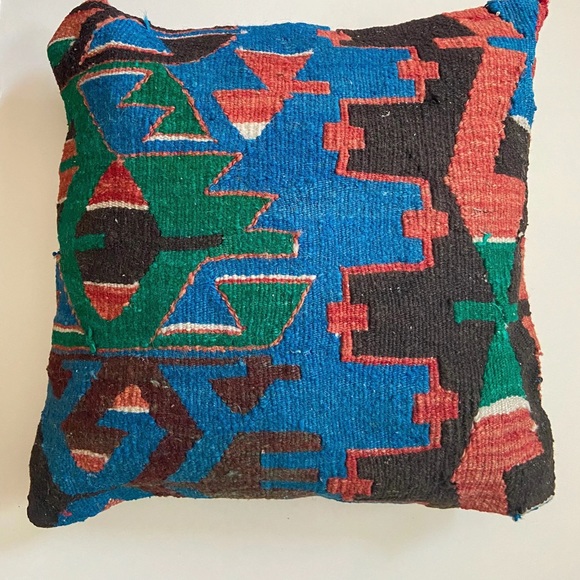 RUG DESIGN PILLOW COVER - Picture 1 of 1